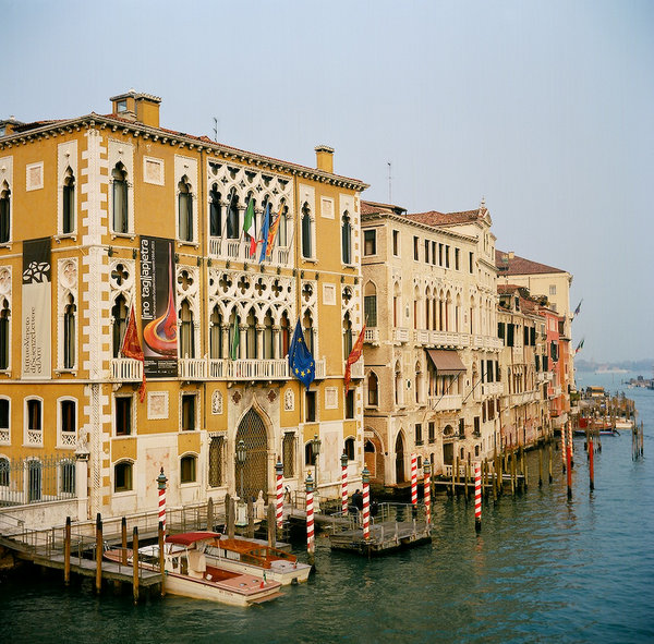 View from the Ponte dell'Accademia (Lubitel in Venice, colour-3)
